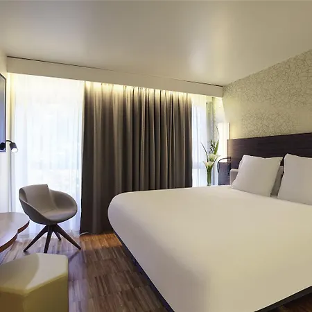 Mercure Arc De Triomphe Etoile Hotel 4*
