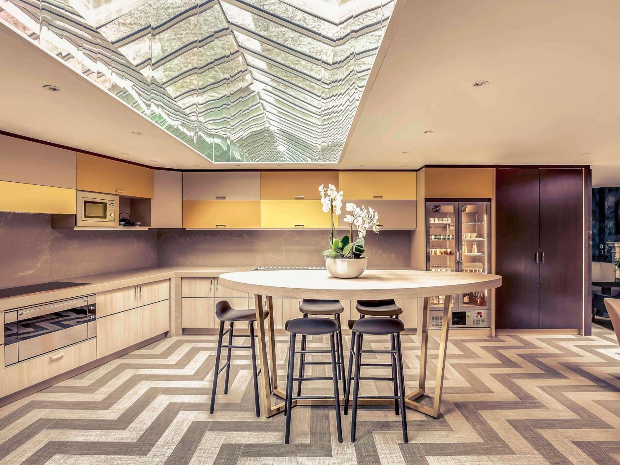 Mercure Arc De Triomphe Etoile Hotel