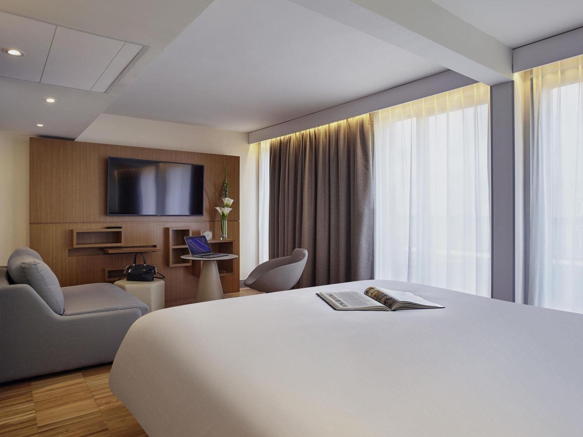 Mercure Arc De Triomphe Etoile 4*